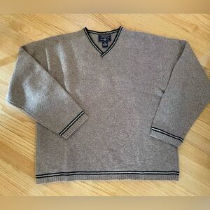 *SOLD* American Eagle Outfitters 100% Lambswool V-Neck Sweater size XL
